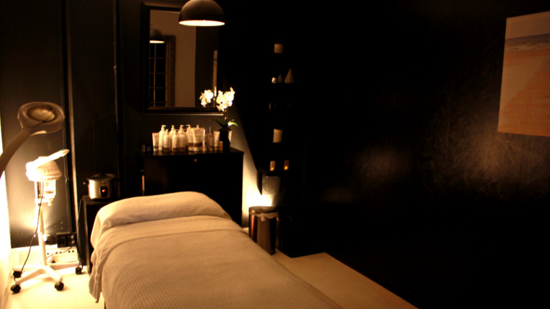 Treat yourself to an hour of pure indulgence and pampering with a luxurious Sabore facial.